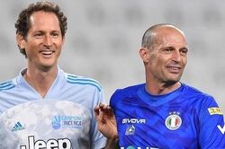 Phản ứng của HLV Allegri sau khi ban lãnh đạo Juventus từ chức