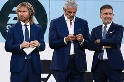 Vì sao toàn bộ lãnh đạo Juventus từ chức?