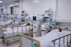 Làm rõ nguyên nhân khiến 1 người tử vong, 5 người cấp cứu sau bữa ăn trên rẫy