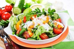 Cách làm salad để ăn ngon miệng mà không lo tăng cân
