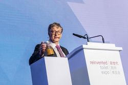 Tỷ phú Bill Gates tiết lộ từng uống 'nước từ chất thải'