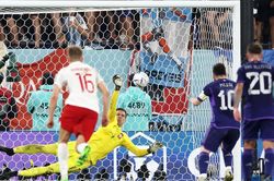 Tin nóng bóng đá sáng 1/12: Messi tạo kỷ lục đáng quên ở World Cup