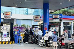 Giá xăng giảm hơn 1.000 đồng/lít