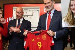 Cầu thủ đẹp trai như 'nam thần' tại World Cup 2022: Tài năng đỉnh cao, lọt 'mắt xanh' của nàng công chúa xinh đẹp