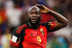 Lukaku quá vụng về