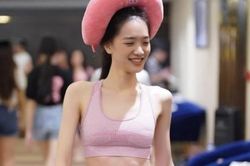 Thí sinh Hoa hậu Việt Nam diện crop top khoe eo thon