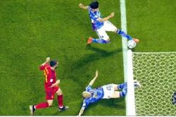 Nhật Bản loại Đức nhờ bàn thắng gây tranh cãi nhất lịch sử World Cup