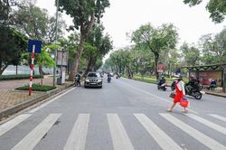Khẩn trương hoàn chỉnh phương án tổ chức không gian đi bộ khu vực phố Trần Nhân Tông và phụ cận