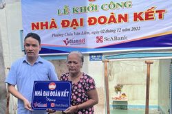 Báo VietNamNet hỗ trợ xây nhà cho bà ngoại 60 tuổi còng lưng phụ quán cơm, nuôi 3 cháu nhỏ
