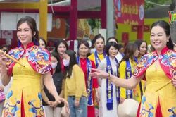 Màn đồng diễn áo dài của nữ doanh nhân Thủ đô