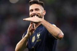 Vượt Henry, Giroud trở thành chân sút vĩ đại nhất lịch sử tuyển Pháp