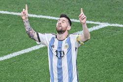 Messi vượt qua Maradona, cán mốc 1000 trận và 789 bàn thắng: Ngả mũ trước thiên tài