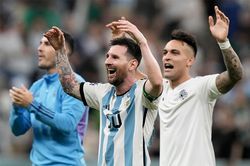 CĐV Australia chế giễu, Messi đáp trả ngoạn mục