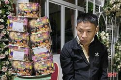 Ra tù gần một năm, tiếp tục bị bắt vì tàng trữ hơn 10 kg pháo hoa nổ