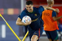 Cristiano Ronaldo nỗ lực tập luyện, quyết tâm phá dớp 'tịt ngòi'