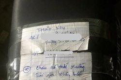Gửi xe xuống thành phố cho con gái đi học, cha viết mảnh giấy dặn dò tài xế khiến ai nấy cũng rưng rưng