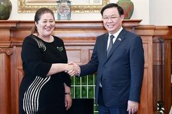Chủ tịch Quốc hội Vương Đình Huệ hội kiến Toàn quyền New Zealand Dame Cindy Kiro