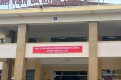 Hai người tử vong nghi do ngộ độc rượu