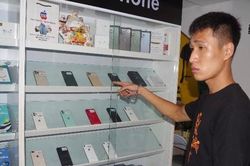 Hà Nội: Bắt đối tượng đột nhập cửa hàng ăn trộm 12 chiếc điện thoại