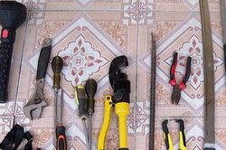 Nhóm đối tượng 'manh động' mang theo vũ khí hỗ trợ để trộm cắp tài sản