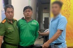 Gã thanh niên đâm thủng phổi người đàn ông để cướp xe môtô