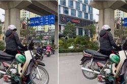 Vụ xe máy 'công kênh cả người lẫn xe' đi vun vút: Tài xế bị xử lý thế nào?