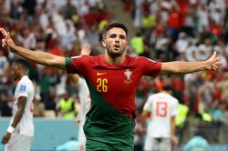 Goncalo Ramos lập hat-trick trong ngày đẩy Ronaldo lên ghế dự bị