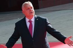18 tỷ euro của EU dành cho Ukraine bất ngờ bị chặn
