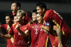 ĐT Việt Nam đá các trận khai mạc AFF Cup như thế nào?