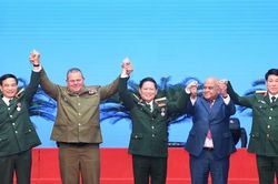 Trao Huân chương của Cộng hòa Cuba tặng các cá nhân Quân đội nhân dân Việt Nam