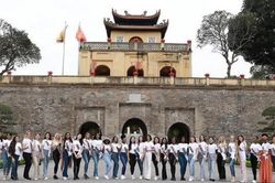 Thí sinh Hoa hậu Du lịch thế giới 2022 khám phá Hà Nội