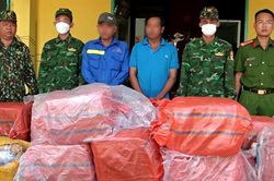 Biên phòng Long An bắt giữ 850 kg pháo nhập lậu