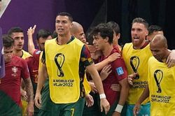 Dự bị gần hết trận, Ronaldo vẫn được đồng đội khen hết lời vì 'chịu hy sinh'