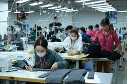 Nuôi dưỡng sức dân khi vật giá leo thang
