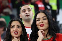 Đội nhà đánh bại Tây Ban Nha: CĐV nữ Morocco khoe sắc, cổ vũ hết mình