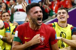 Ronaldo dự bị, Bồ Đào Nha thắng sốc Thụy Sĩ 6-1