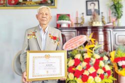 Cựu chiến binh tuổi cao gương sáng