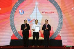 Bộ ảnh 'Lời khẩn cầu từ dòng Đà Giang' giành giải Đặc biệt 'Khoảnh khắc báo chí 2021'