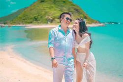 Kỷ niệm 10 năm ngày cưới, 'nữ đại gia quận 7' show ảnh gì?