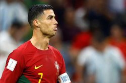 Ronaldo không ra sân tập cùng dàn dự bị Bồ Đào Nha
