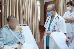 Cứu nam thanh niên 'sự sống chỉ còn tính bằng phút'