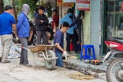 Giám đốc Sở Xây dựng Hà Nội lý giải nguyên nhân đá vỉa hè vỡ, hỏng