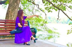 Đêm về, nghe gió lạnh trên sông!