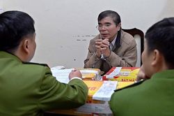 Hòa Bình: Bắt đối tượng tàng trữ súng AK và hàng trăm viên đạn