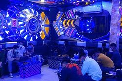 Thêm 3 quán karaoke ở Hà Nội bị đình chỉ vẫn ngang nhiên đón khách