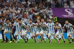 Tứ kết World Cup 2022: Kịch tính tới phút chót, Hà Lan chơi 'tất tay' vẫn không thắng nổi 'thần may rủi', xác định cặp đấu bán kết đầu tiên