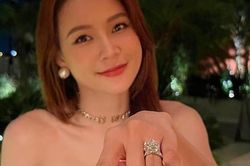 Sam được bạn trai cầu hôn