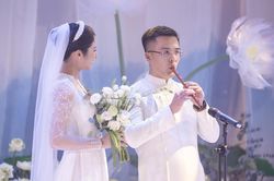 Chú rể thổi sáo tặng quà bất ngờ cho cô dâu Hoa hậu Ngọc Hân