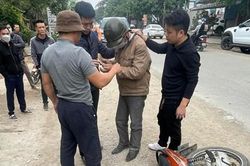 Bán vũ khí quân dụng, hai đối tượng bị tạm giữ