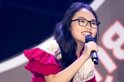 Phương Mỹ Chi bất ngờ 'cầu xin' dân mạng hãy kiên nhẫn xem hết clip hát của mình: Có chuyện gì chăng?